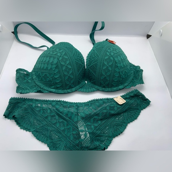 Etam Elegant Lace Green Lingerie Set - Picture 9 of 16